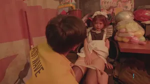 Một phụ nữ trẻ cần cương cứng vào buổi sáng, một phụ nữ trẻ 30 tuổi gia đình tốt với một cái mông to và một chiếc bánh kem