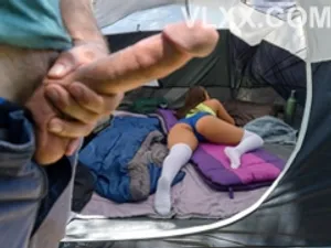 Lén lút bú buồi anh rể khi chị gái làm việc