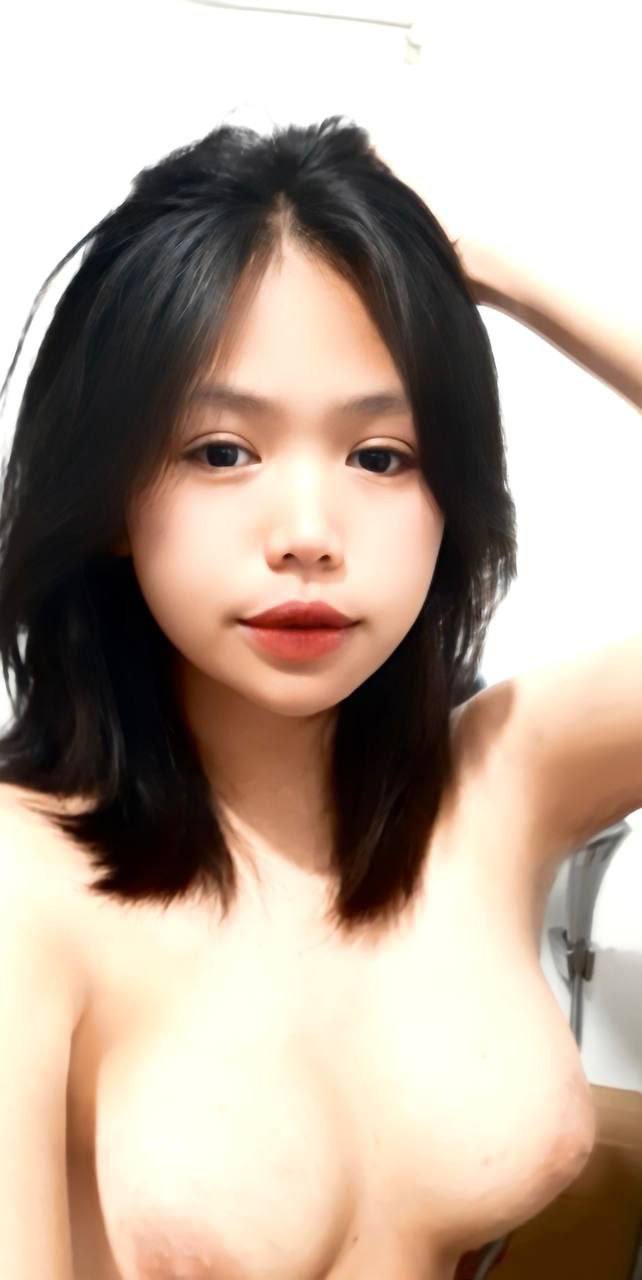 Dương vật giả hậu môn và đấm