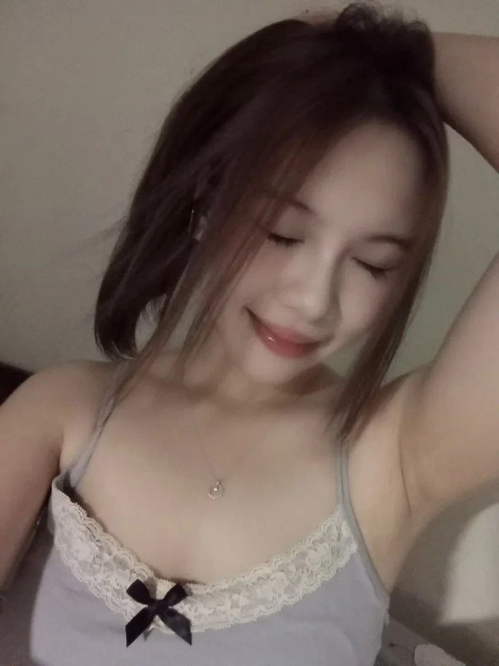 Chào buổi sáng cùng cái lồn mọng nước của bạn gái dâm