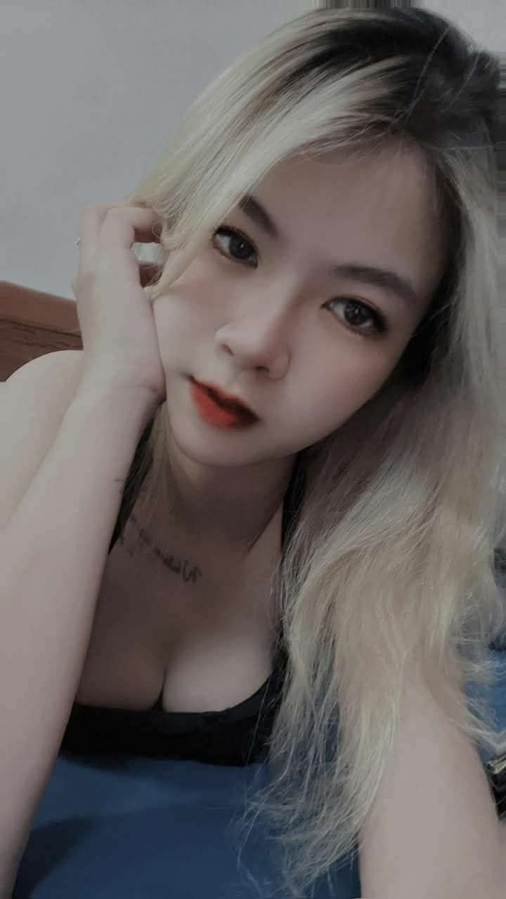 Mới chia tay người yêu chị gái nhờ tôi xoa lồn
